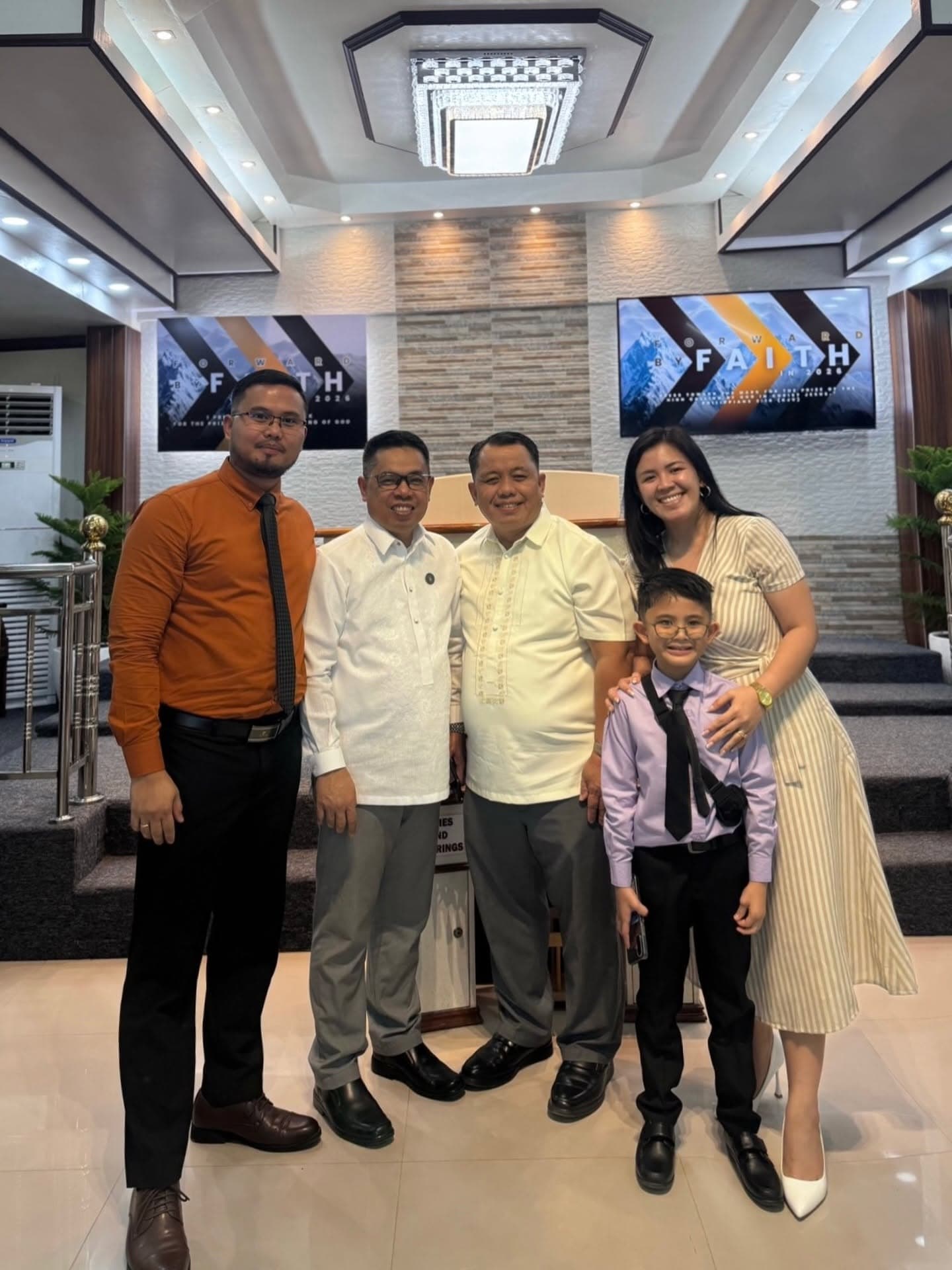 Jomar with family