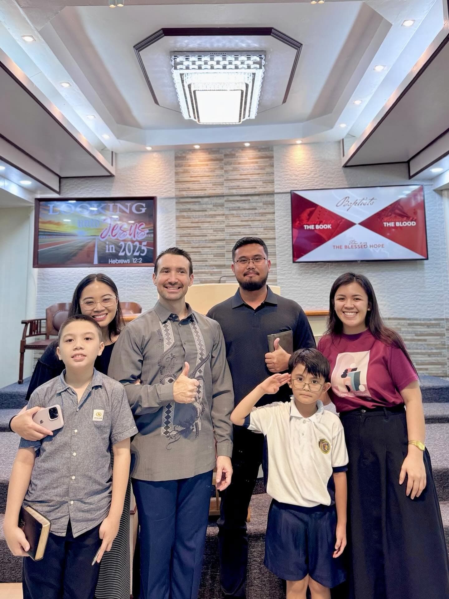 Jomar with family