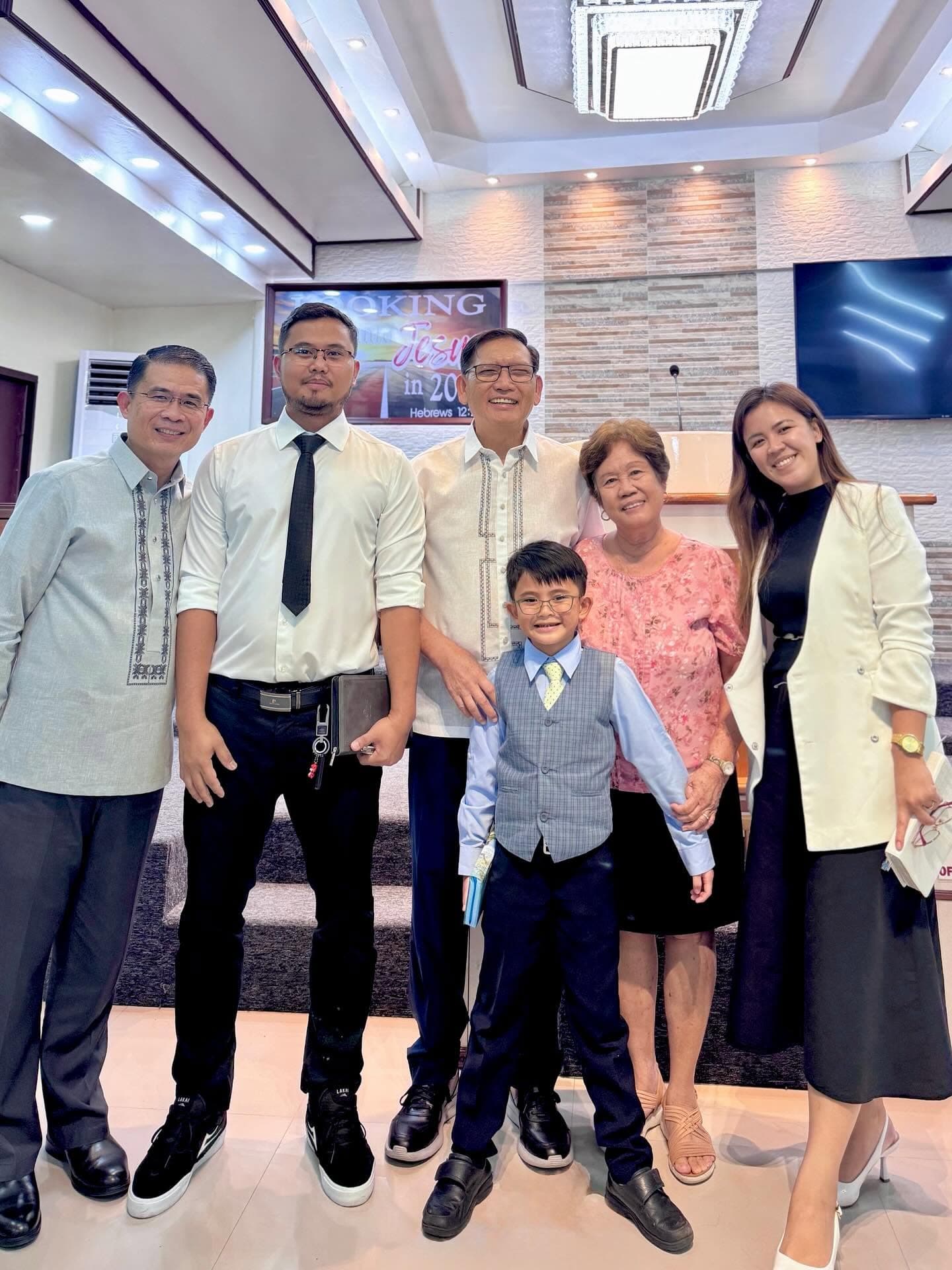 Jomar with family