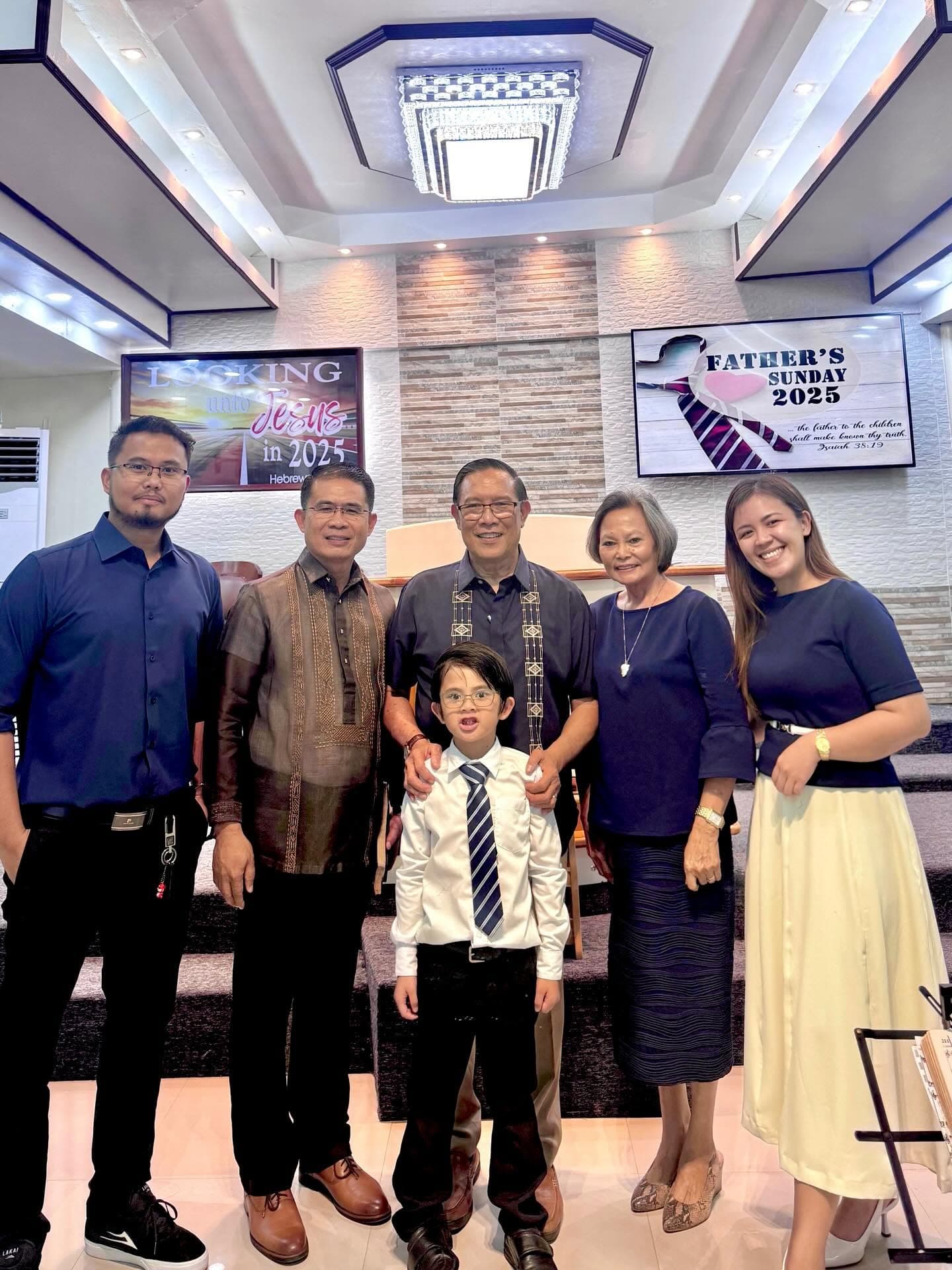 Jomar with family